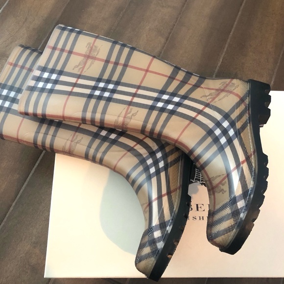 Burberry Shoes - NEW IN BOX❗️- Burberry Boots